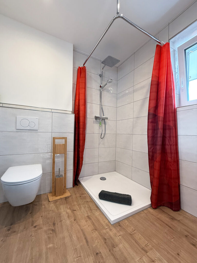 zwei badezimmer ferienhaus bodensee